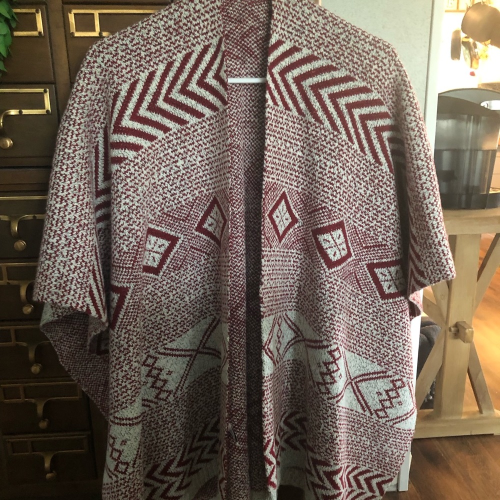 Women’s poncho.